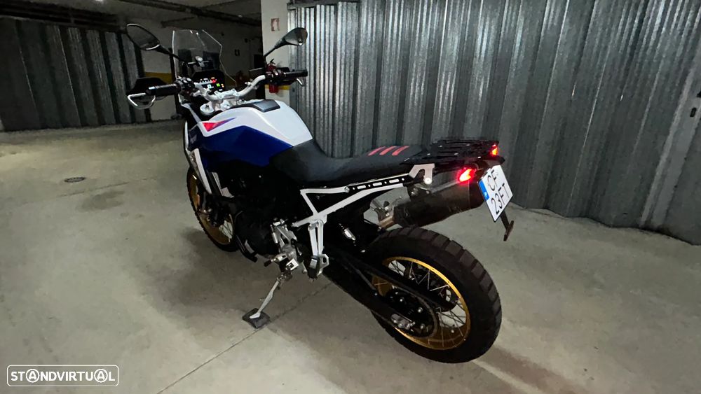 BMW F 900 GS Lightwhite / Racing Blue Metalizado (Versão GS Trophy) - 37