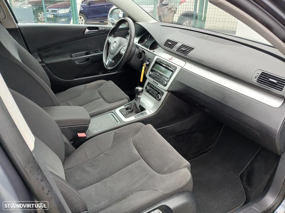VW Passat 1.6 TDI BlueMotion - 21