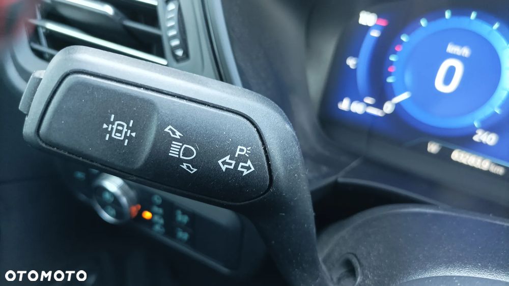 Ford Kuga 2.5 Duratec FHEV 4x4 ST-LINE X - 26
