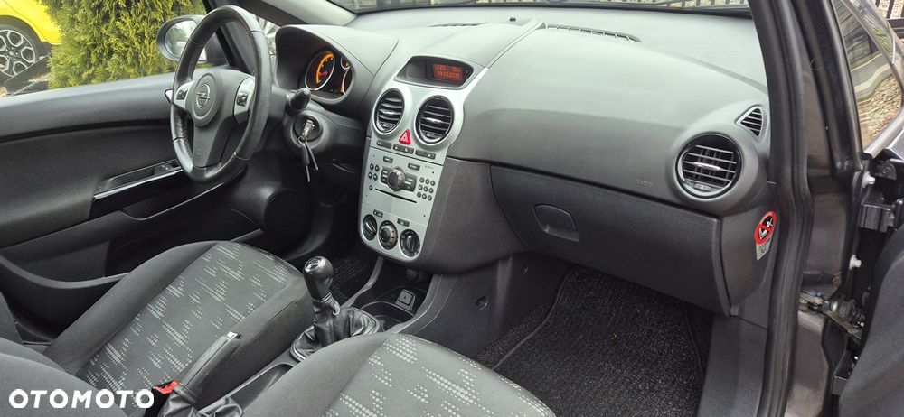 Opel Corsa 1.4 16V Edition - 20