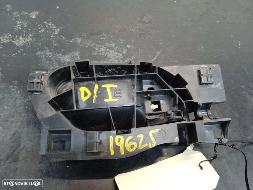 MANIPULO INTERIOR FRONTAL ESQUERDO CITROEN BERLINGO 2009 -96555515XT - 2