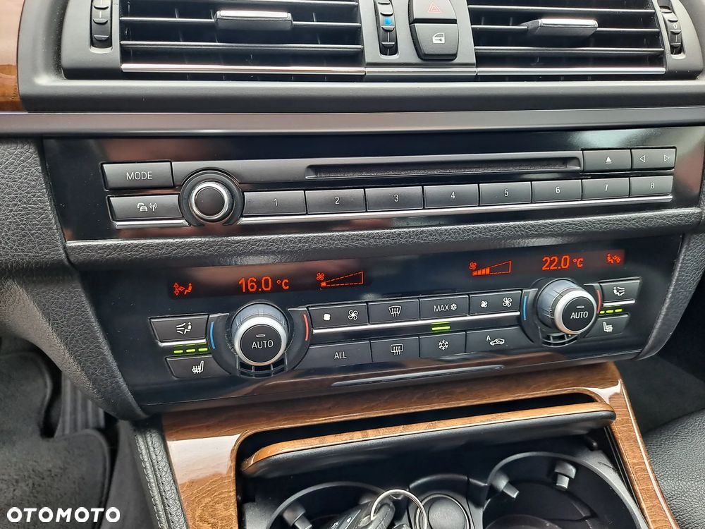 BMW Seria 5 530d xDrive Luxury Line - 32