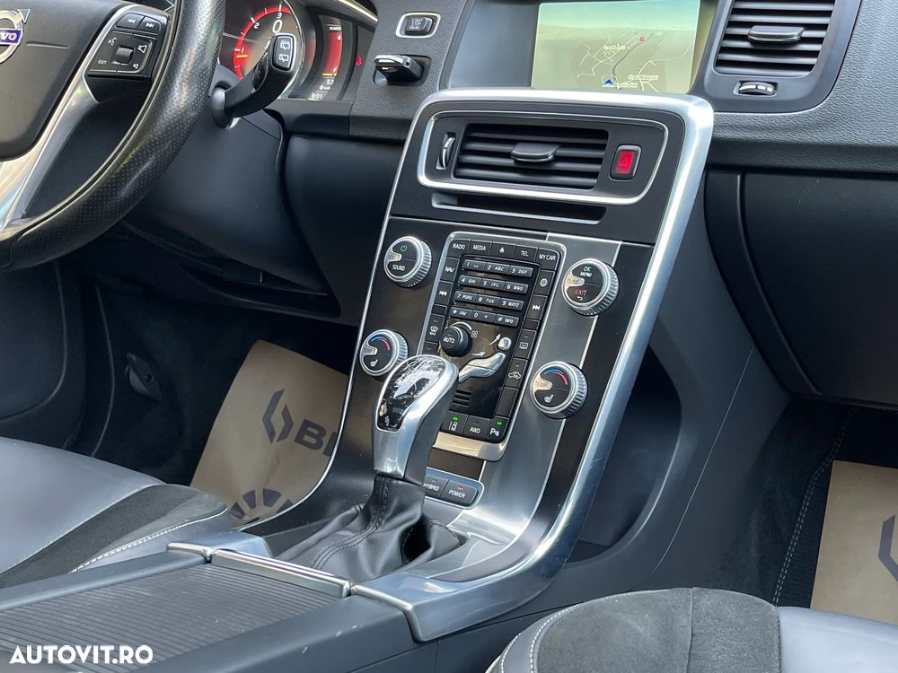 Volvo V60 D6 Twin Engine Geartronic RDesign - 32
