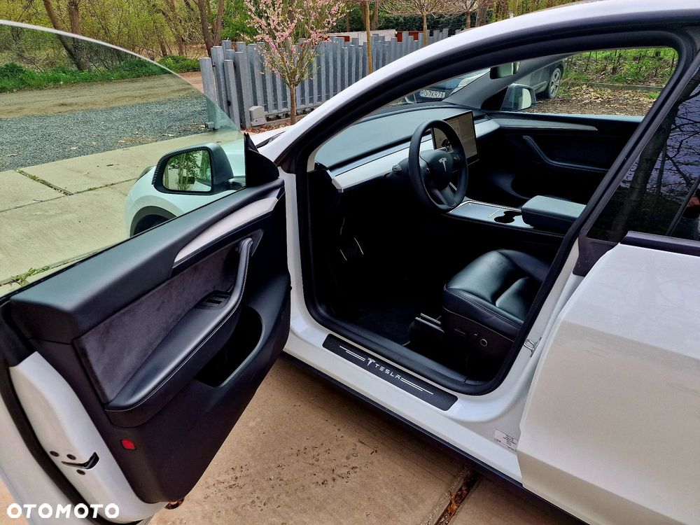 Tesla Model Y Long Range AWD - 19