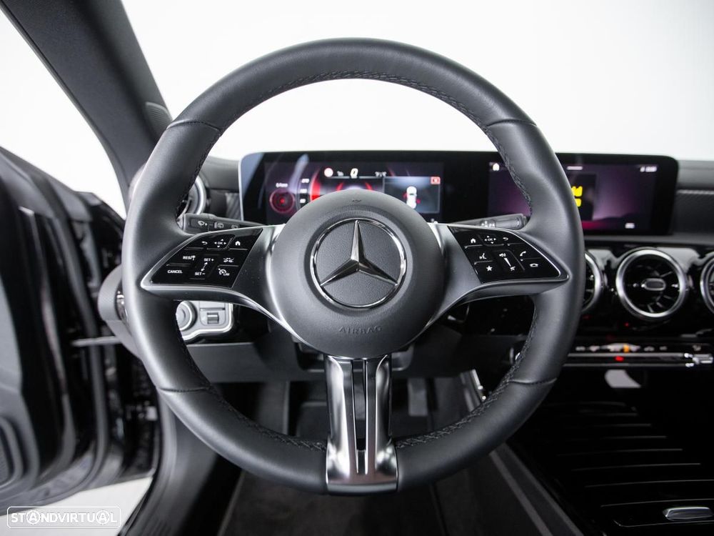 Mercedes-Benz CLA 180 Shooting Brake 7G-DCT - 16