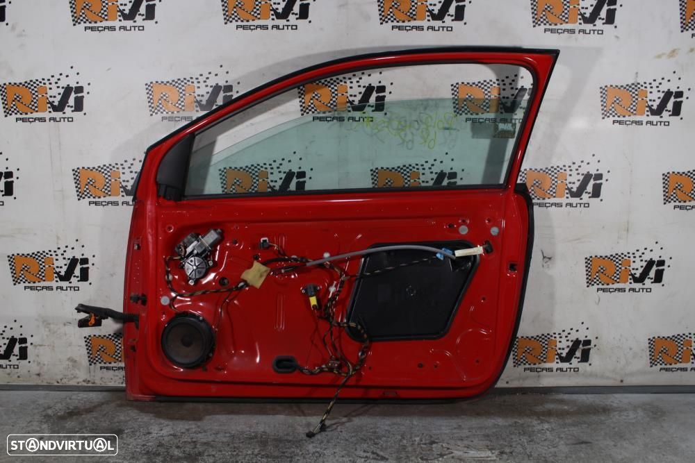 Porta Direita Volkswagen Polo 6R / 6C de 3 Portas - 6