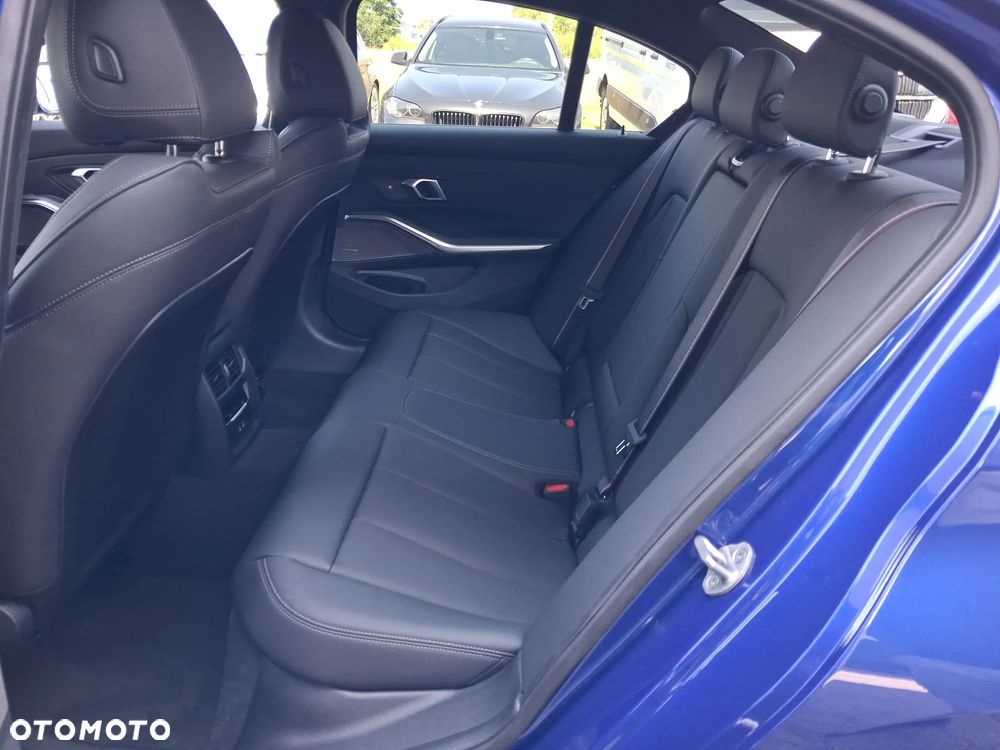 BMW Seria 3 320i M Sport sport - 11