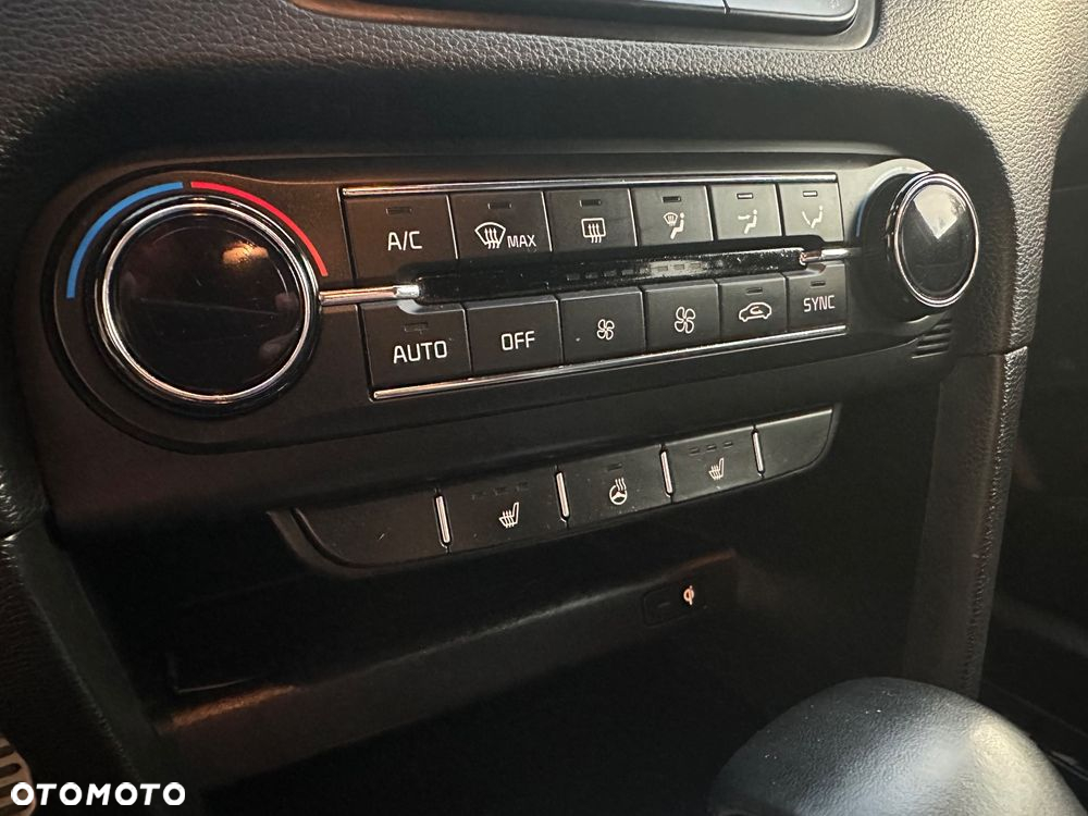 Kia ProCeed 1.6 CRDi GT Line DCT - 26