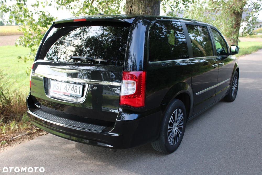 Chrysler Town & Country 3.6 Limited - 7