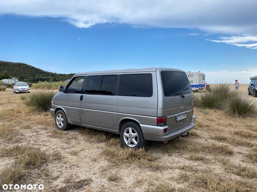 Volkswagen Caravelle - 11