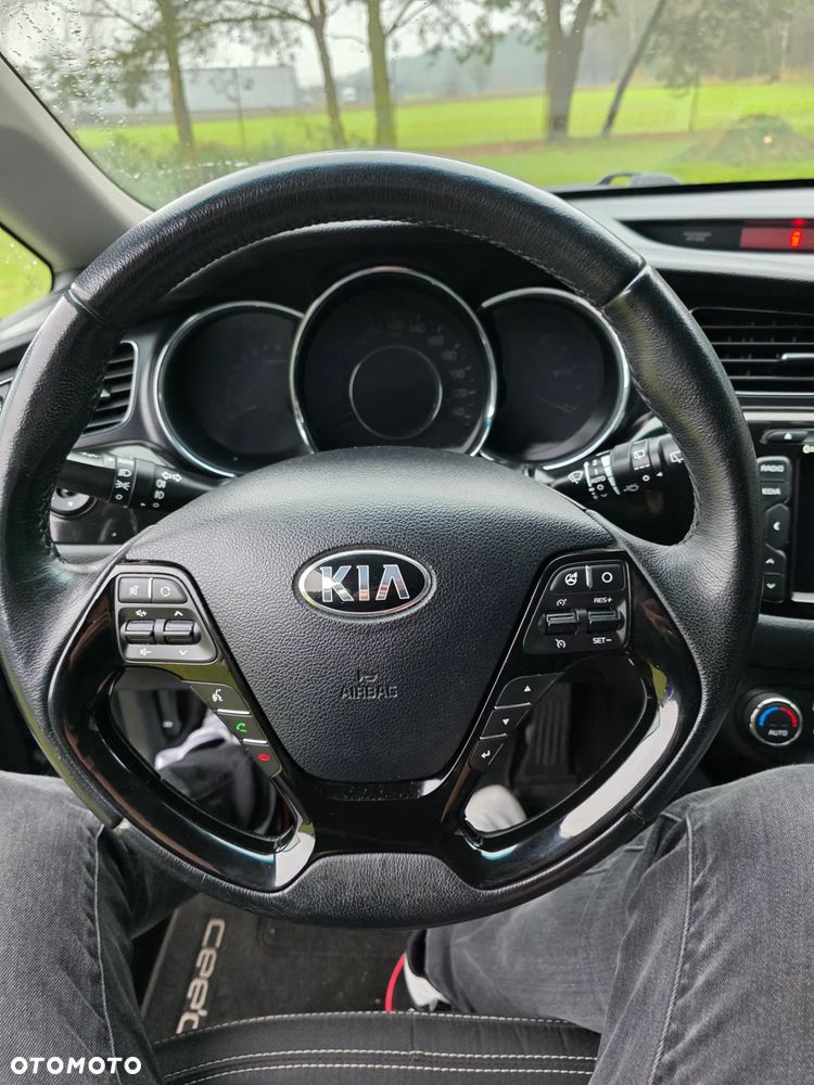 Kia Ceed 1.6 GDI Dream Team Edition - 8