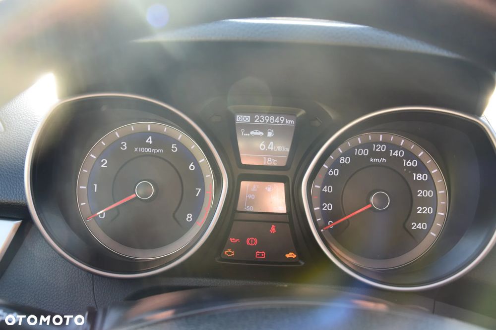 Hyundai i30 1.6 Classic + - 9