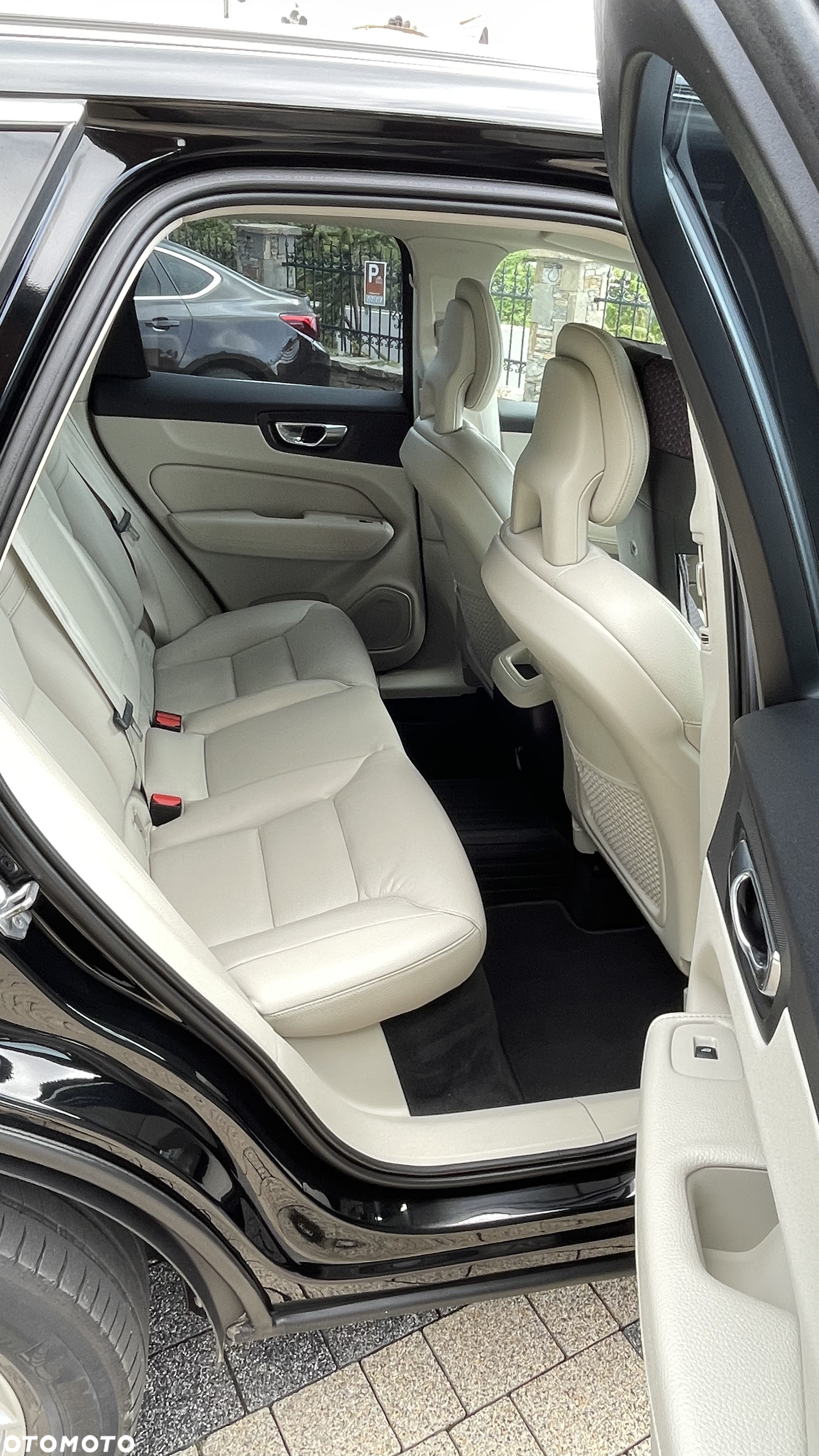 Volvo XC 60 D4 AWD Momentum - 8