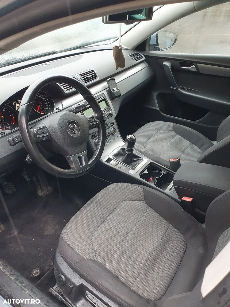 Volkswagen Passat 2.0 TDI 4Motion BlueMotion Technology Comfortline - 10