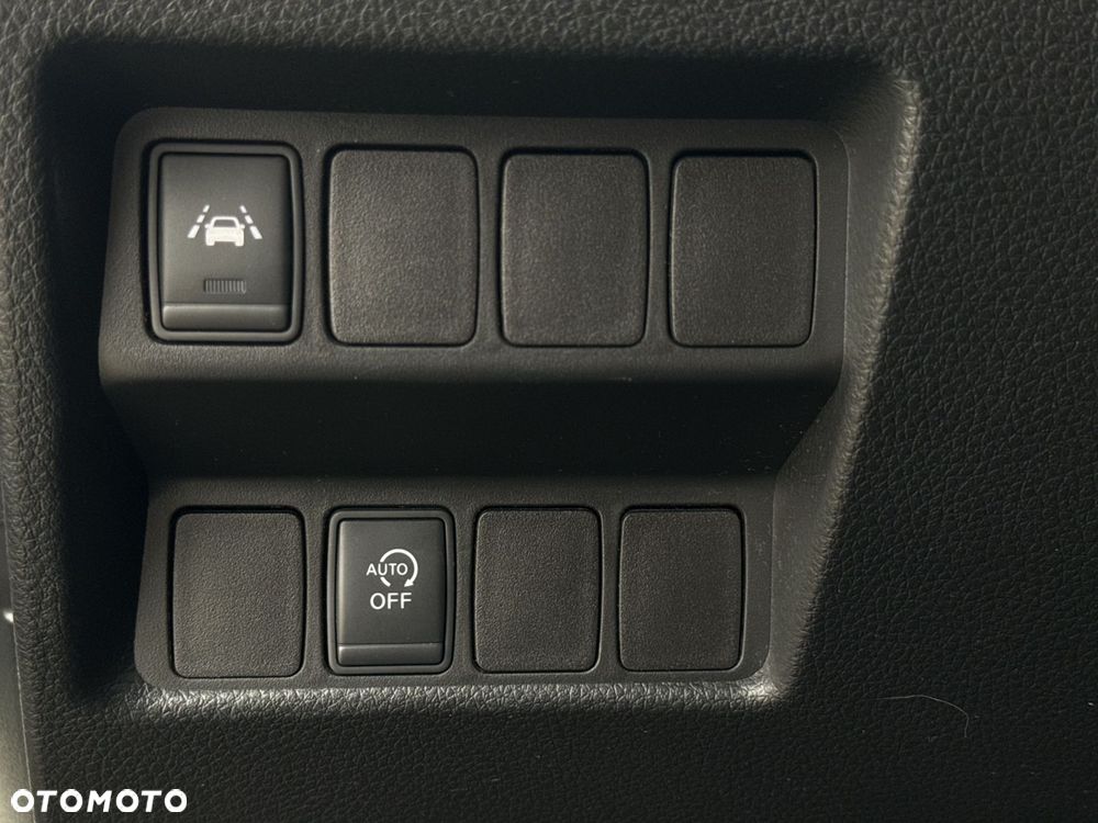 Nissan Qashqai 1.6 DIG-T N-Connecta - 25