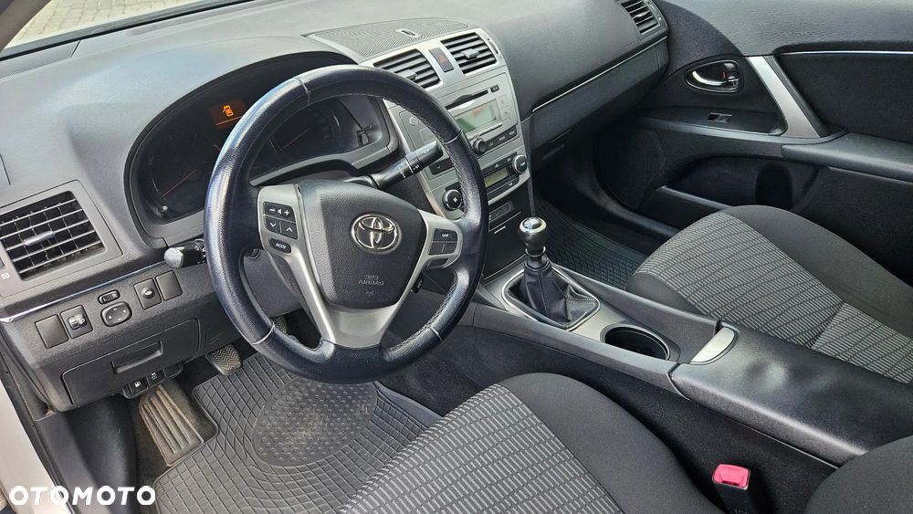 Toyota Avensis 2.0 D-4D Luna - 4