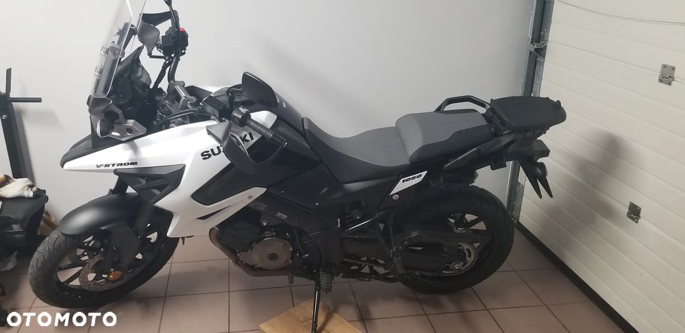 Suzuki V-STROM - 1