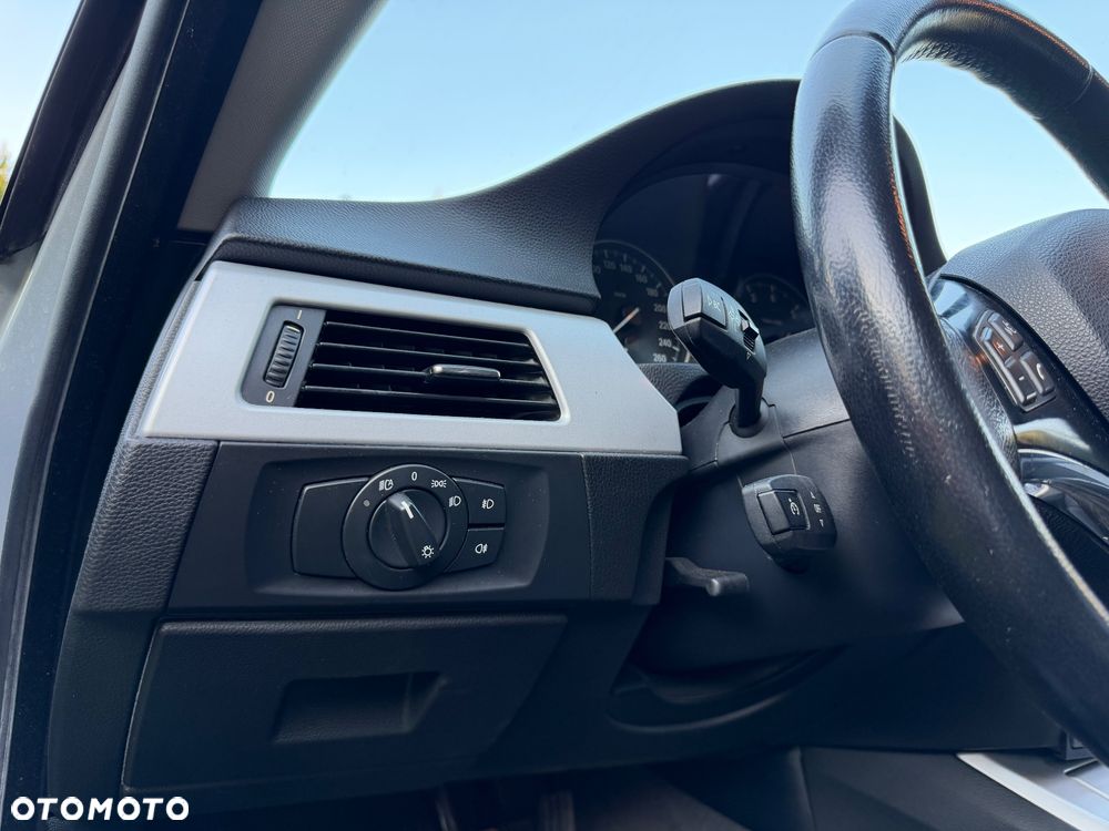 BMW Seria 3 320i - 18