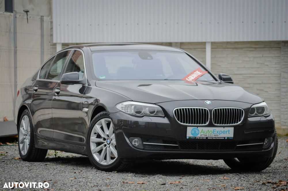BMW Seria 5 520i Aut. Luxury Line - 2