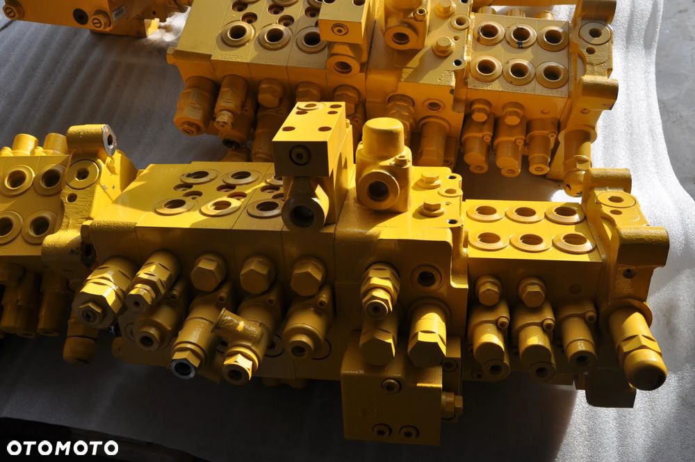 Rozdzielacz Hydrauliczny Komatsu PC 170 - 4