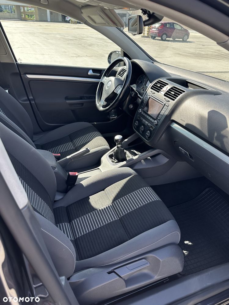 Volkswagen Golf - 5