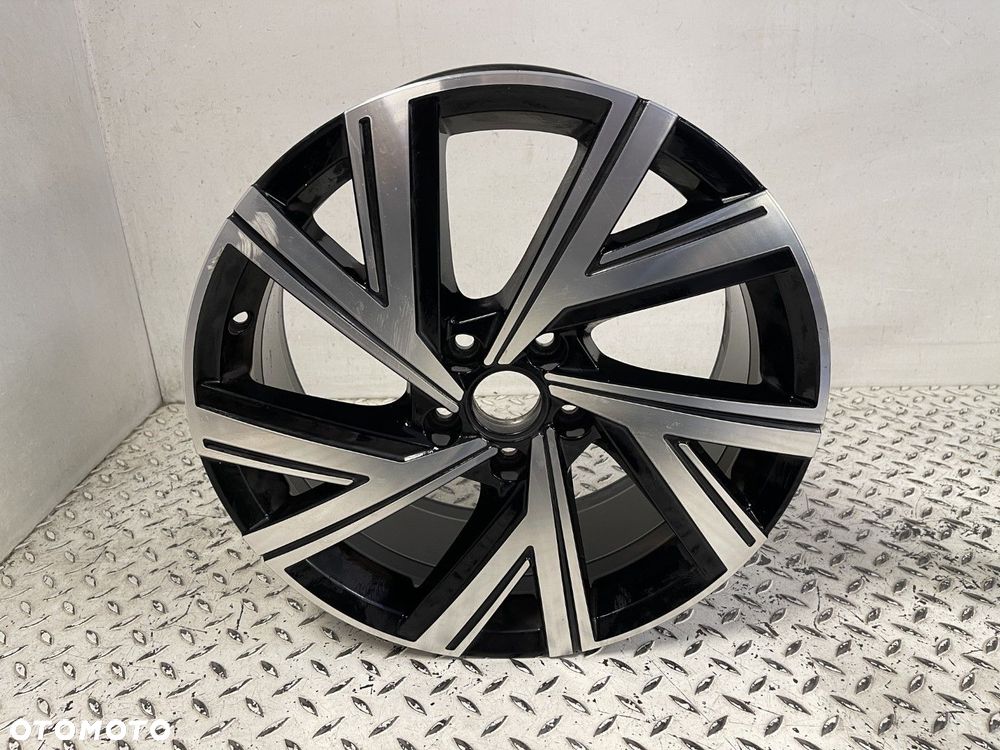FELGA ALUMINIOWA VW GOLF VIII 8 GTI GTD R-LINE 7.5J  X  18 ET51 5X112 ALUFELGA 5H0601025AE - 2