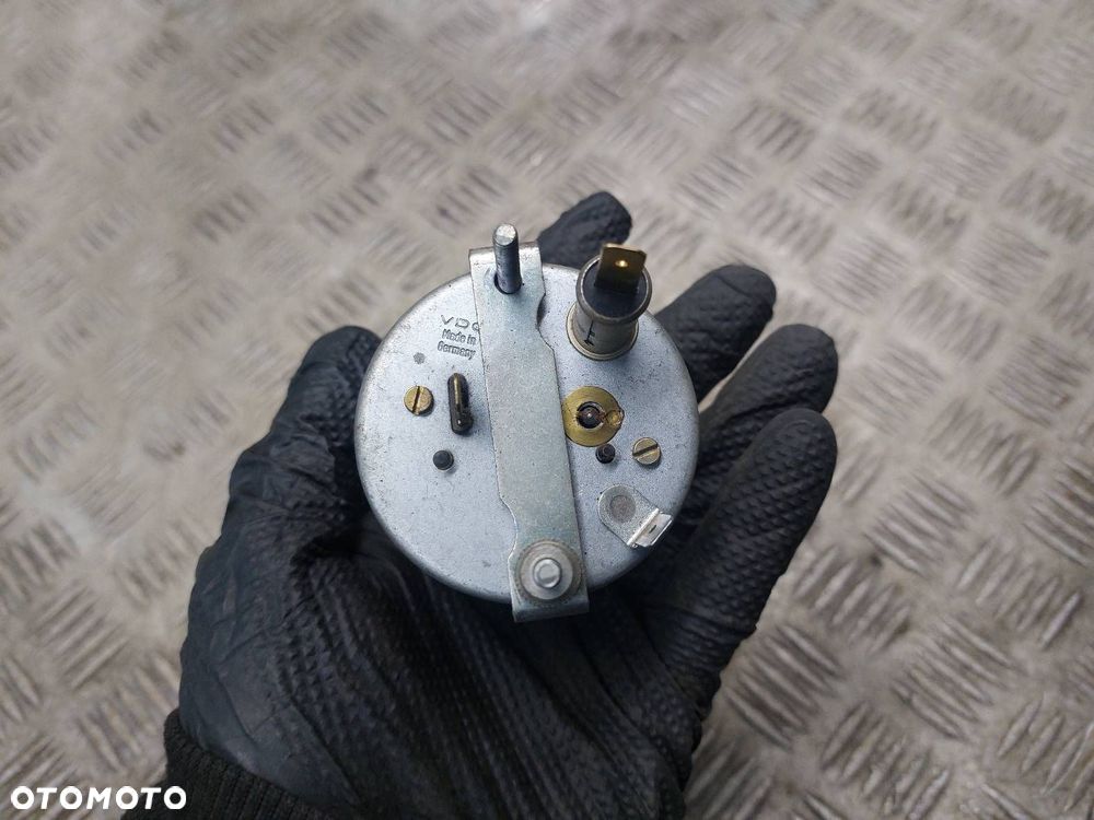 LICZNIK ZEGARY PALIWO TEMPERATURA MERCEDES-BENZ T1 KACZKA 2.4 D - 7