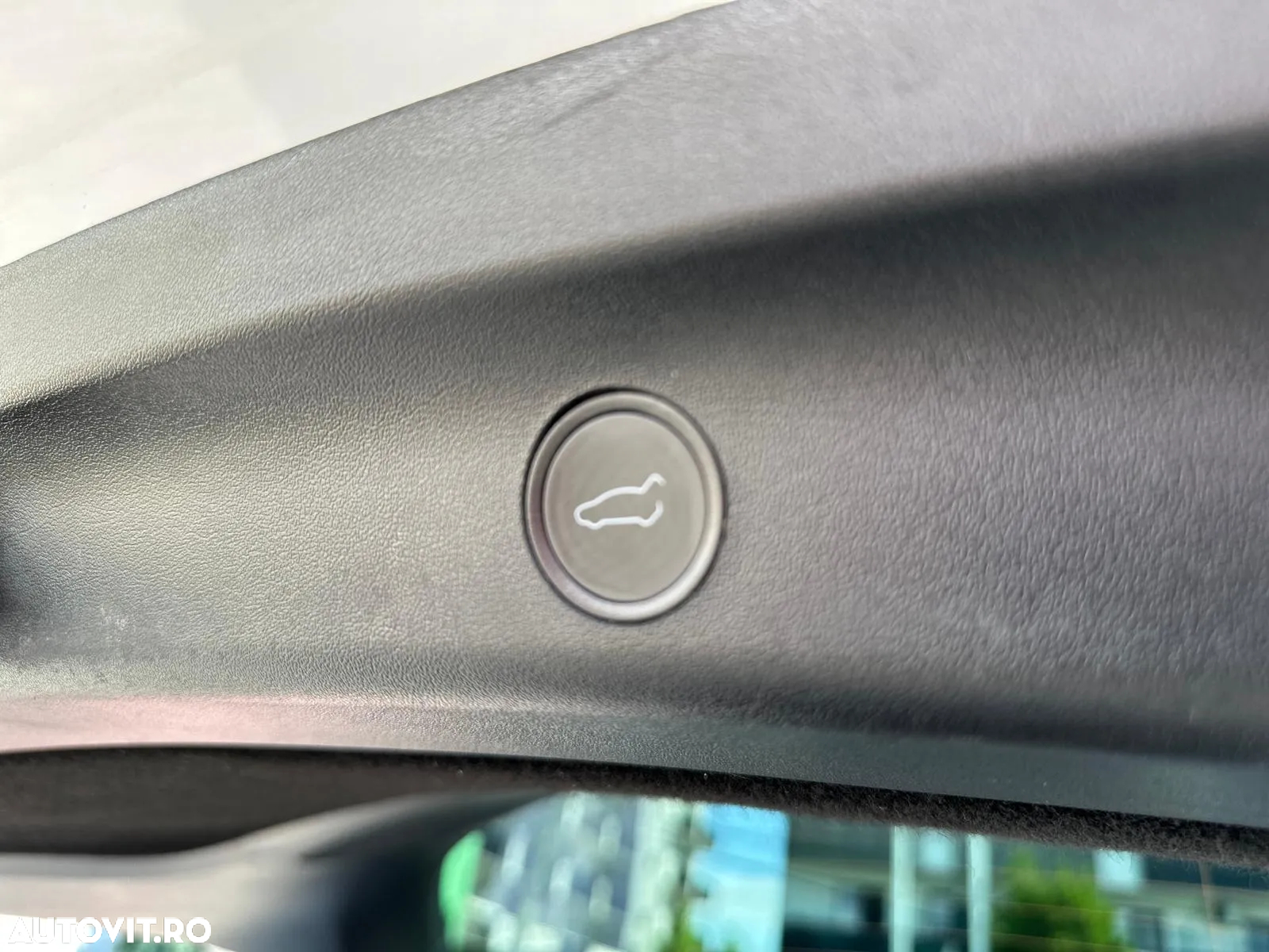 Tesla Model Y Long Range Dual Motor AWD - 32