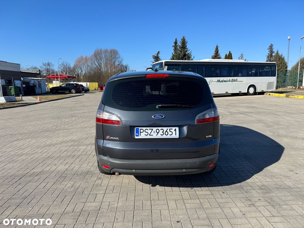 Ford S-Max - 11
