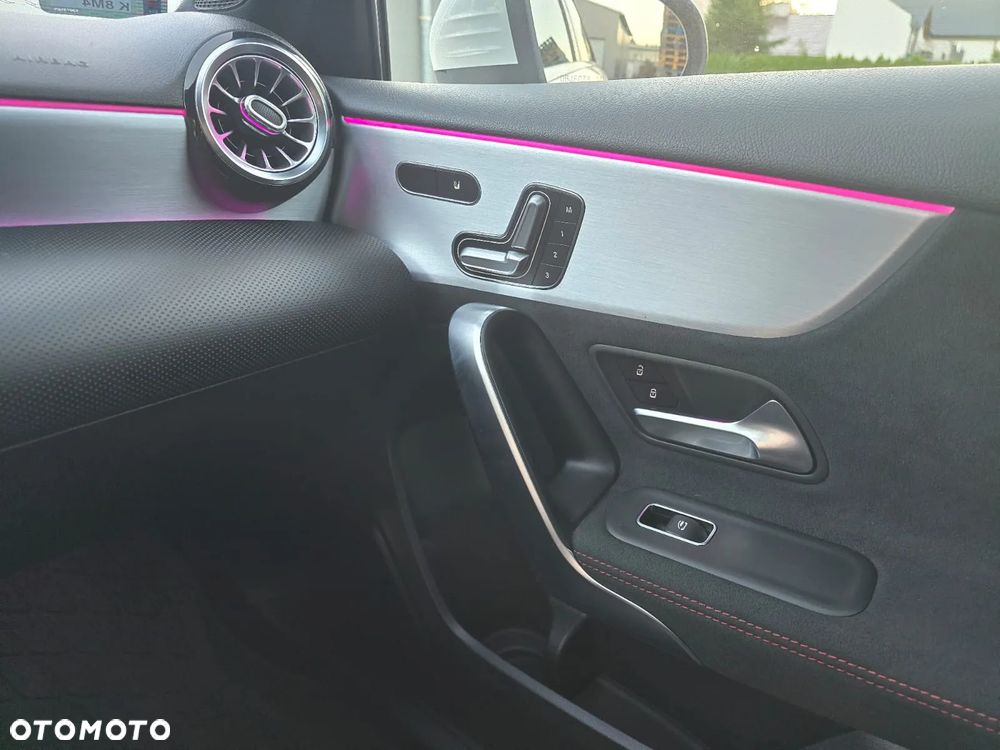 Mercedes-Benz Klasa A 250 4Matic 7G-DCT AMG Line - 19