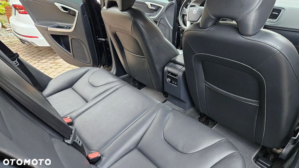 Volvo V60 Cross Country - 32