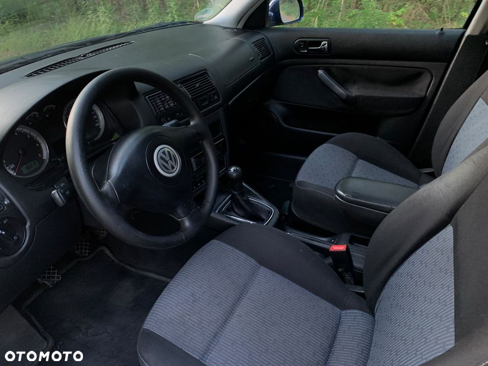 Volkswagen Golf - 10