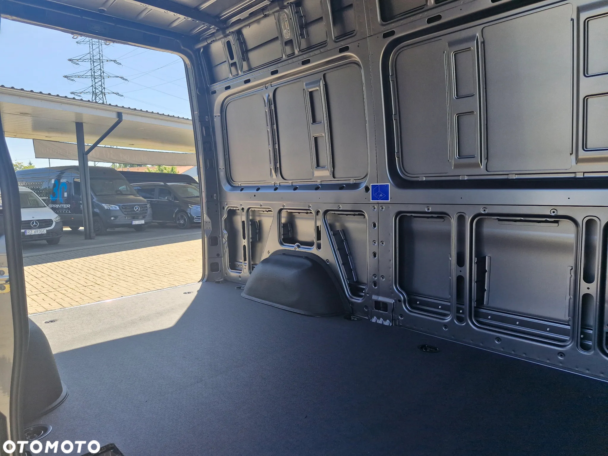 Mercedes-Benz Sprinter - 22
