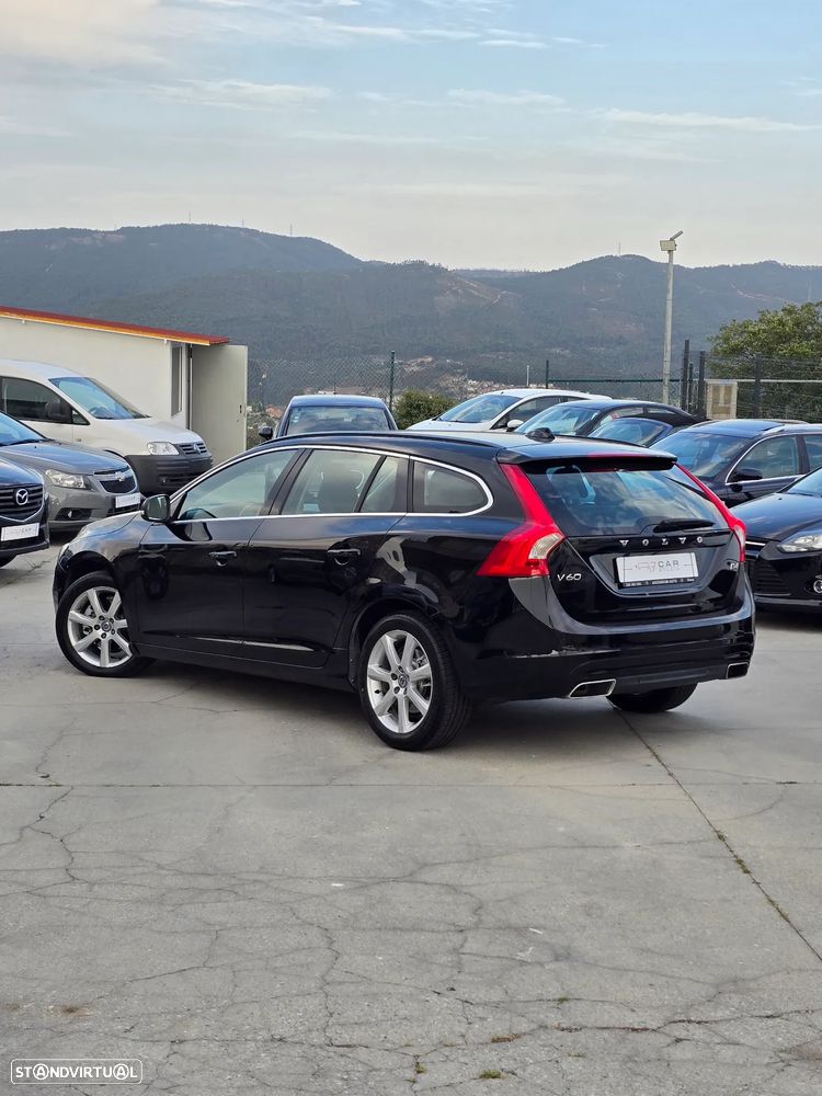 Volvo V60 2.0 D4 Momentum - 3