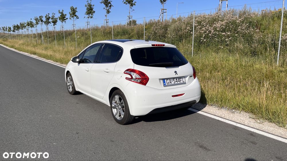 Peugeot 208 - 4