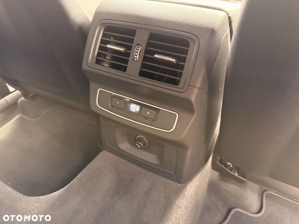 Audi Q5 50 TFSIe quattro S tronic S line business - 17