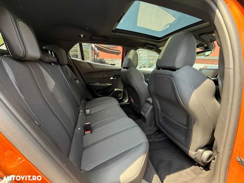 Peugeot 2008 PureTech 130 EAT8 GT Exclusive - 9
