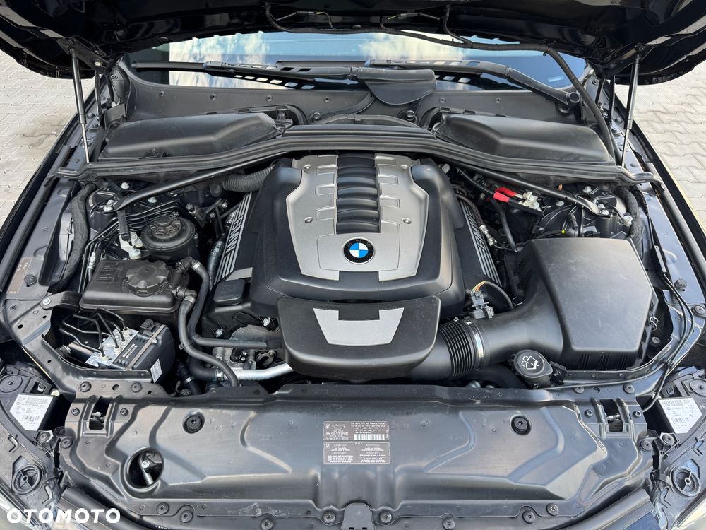 BMW Seria 5 550i Sport-Aut - 35