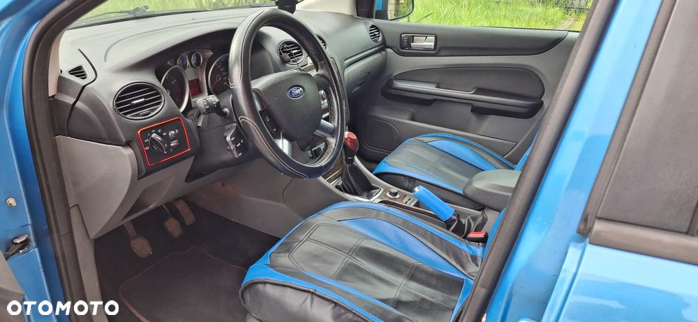 Ford Focus 1.6 Ghia - 10