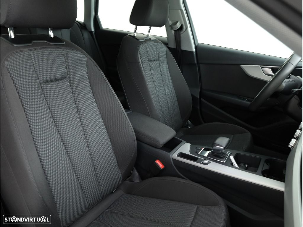 Audi A4 Avant 30 TDI Advanced S tronic - 28