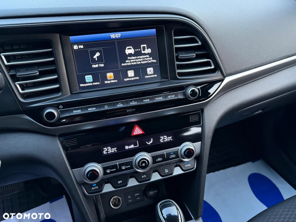 Hyundai Elantra 1.6 Comfort - 14