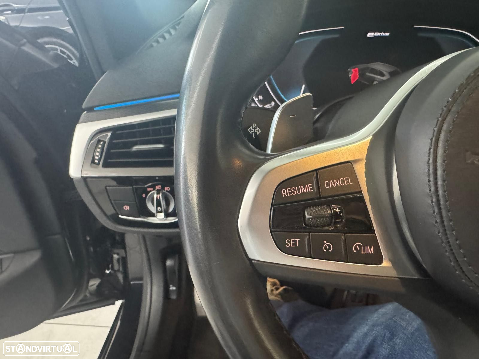 BMW 530 e Pack Desportivo M - 17