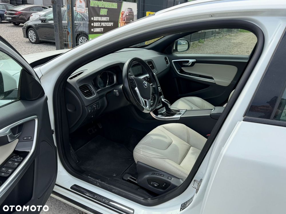 Volvo V60 D6 AWD Plug-in Hybrid Summum - 13