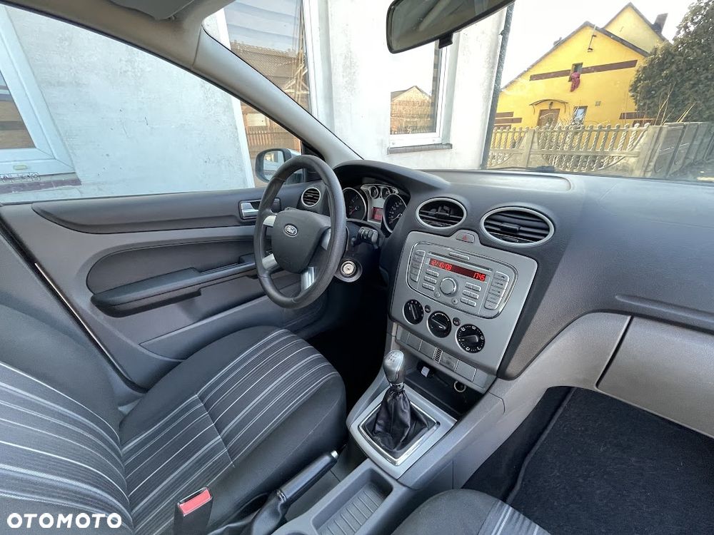 Ford Focus 1.8 Style - 11