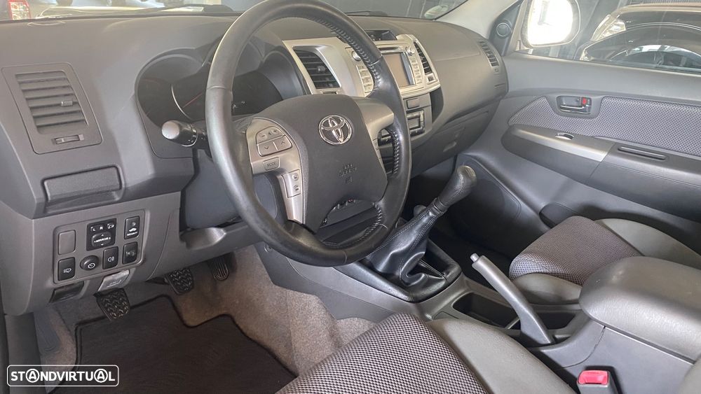 Toyota Hilux 4x4 Cabine Dupla DPF Comfort - 8