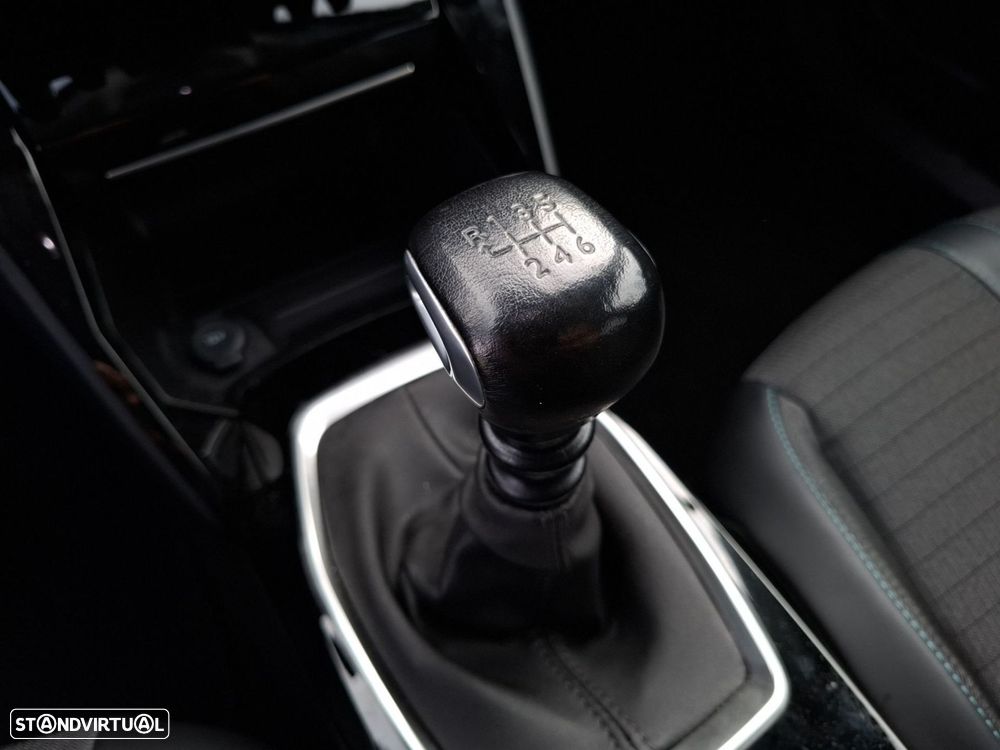 Peugeot 2008 1.2 PureTech Allure Pack - 18