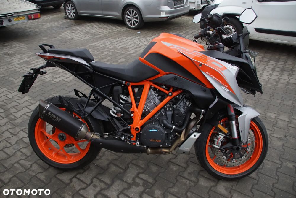 Motocykl na części KTM 1290 SUPER DUKE GT 2019 silnik dekiel osłona zbiornik licznik lagi laga lampa amortyzator felga rama dokumenty siedzenie przełącznik wydech akrapovic błotnik - 18