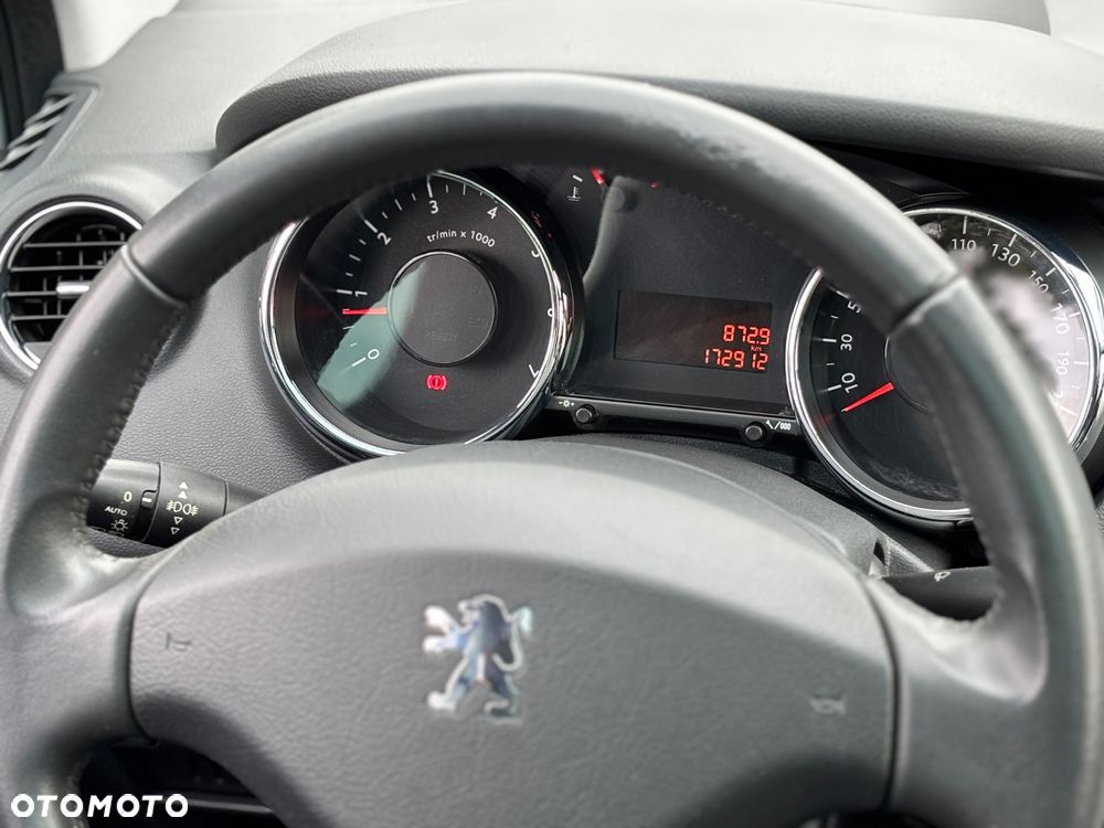 Peugeot 5008 1.6 THP Family 7os - 22