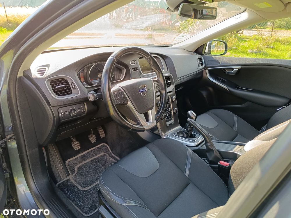 Volvo V40 D2 Momentum - 9