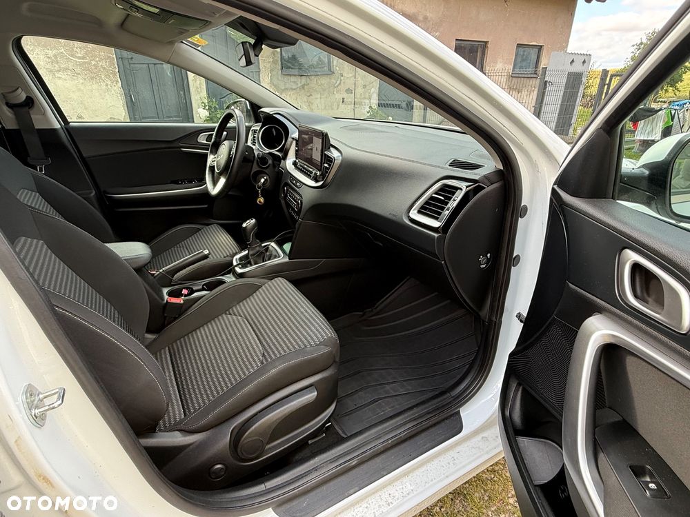 Kia Ceed - 25